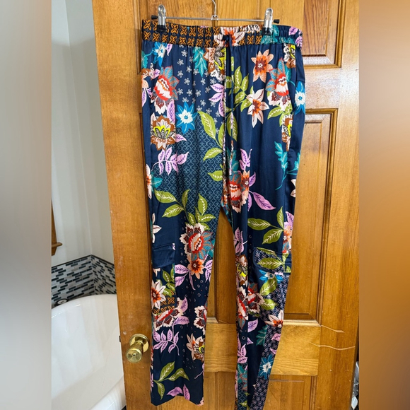 Johnny Was Wild Kelly Silk Cargo Pants - Picture 4 of 10